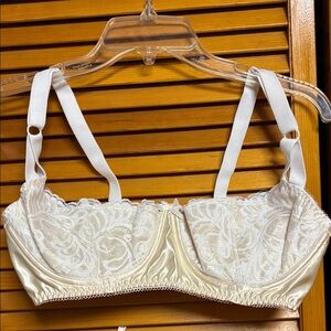 Elegant Cream Lace Bra